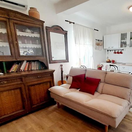 Dida Roko, Rustikalni Apartman S Terasom Каштела Екстер'єр фото